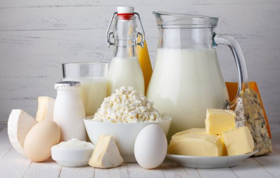 Dairy tray: yogurt, milk.