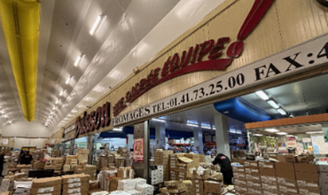 Devanture de l'entrepot de La Fromagerie Buisson