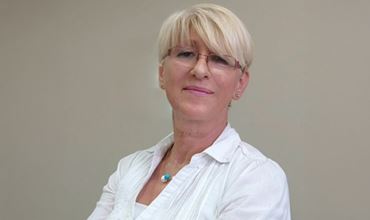 portrait de Christina Onassoglou, Responsable des exportations et Responsable de l'assurance qualité chez Lytras Dairy,