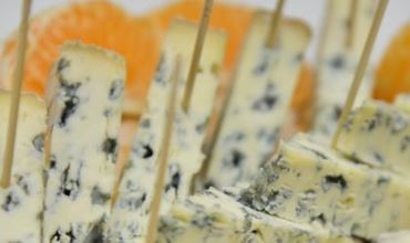 Rangées de roquefort carrés avec des pics