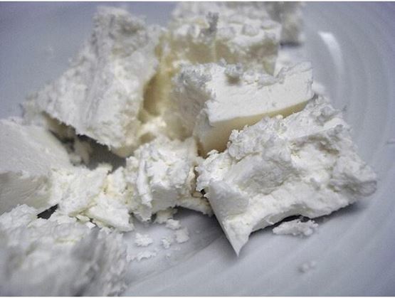 Morceaux de Mansouri AOP grecs émiettés