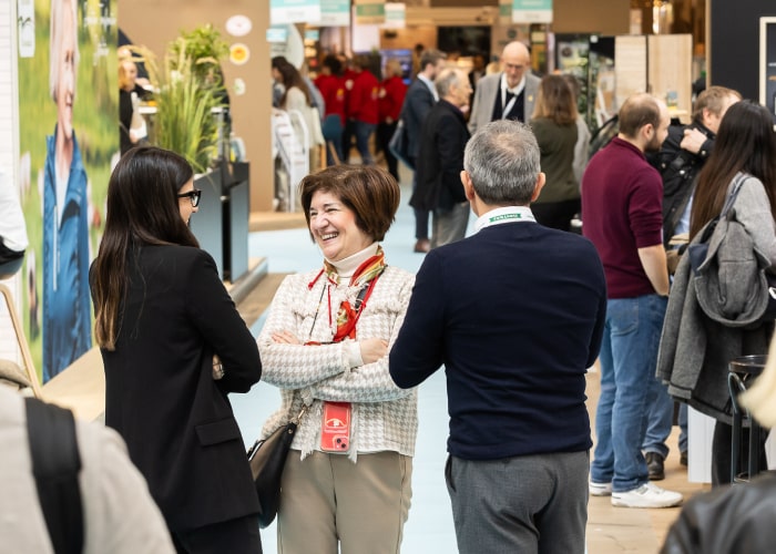 Des visiteurs au Salon du Fromage et des Produits Laitiers